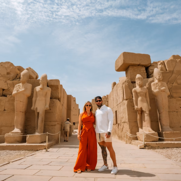 couple visiting Karank Temple statues ancient Egypt tour