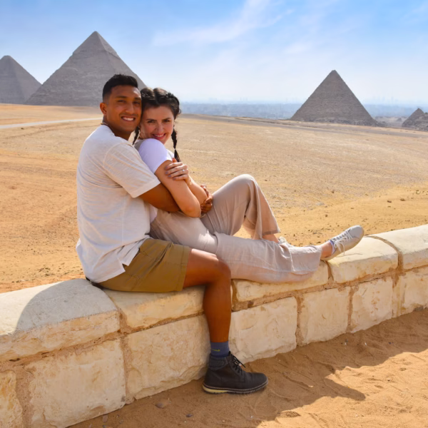 A couple cuddling at the Giza Plateau