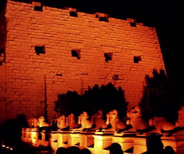 SOUND-AND-LIGHT-SHOW-KARNAK-TEMPLE