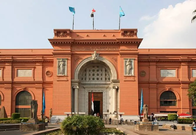 Main entrance of the Egyptian Museum in Tahrir Square, Cairo